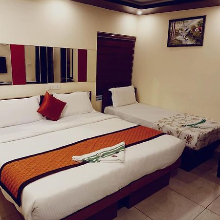 تريفِندرم Majestic Inn المظهر الخارجي الصورة