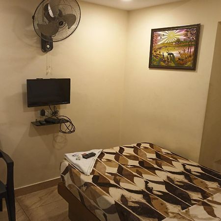 تريفِندرم Majestic Inn المظهر الخارجي الصورة