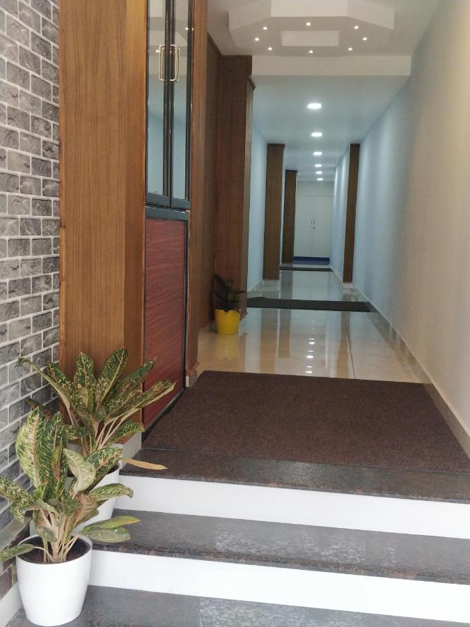 تريفِندرم Majestic Inn المظهر الخارجي الصورة