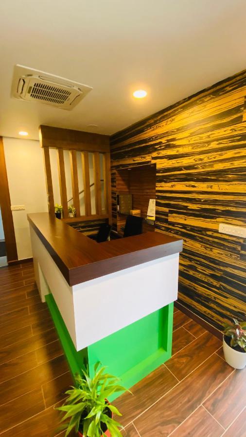 تريفِندرم Majestic Inn المظهر الخارجي الصورة