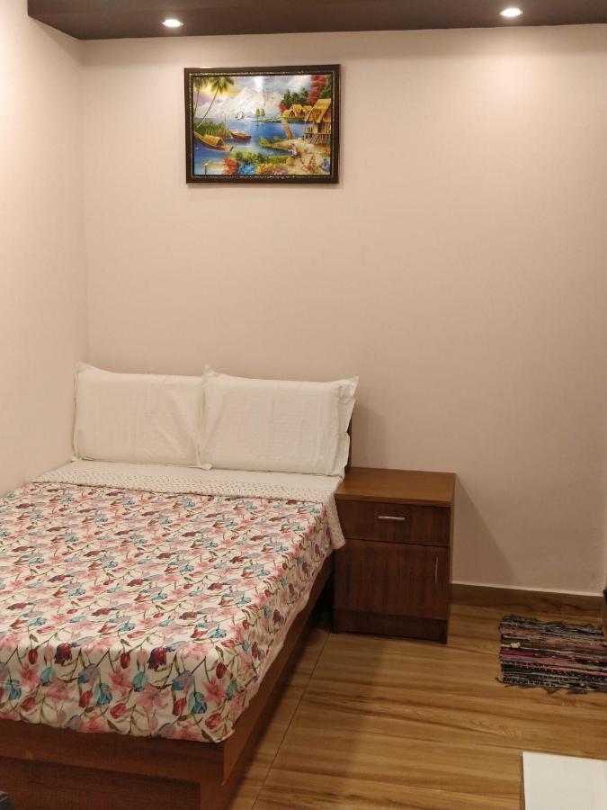 تريفِندرم Majestic Inn المظهر الخارجي الصورة