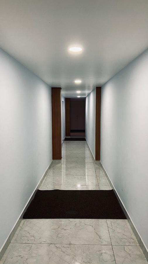 تريفِندرم Majestic Inn المظهر الخارجي الصورة