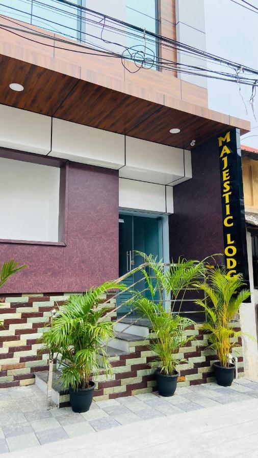 تريفِندرم Majestic Inn المظهر الخارجي الصورة