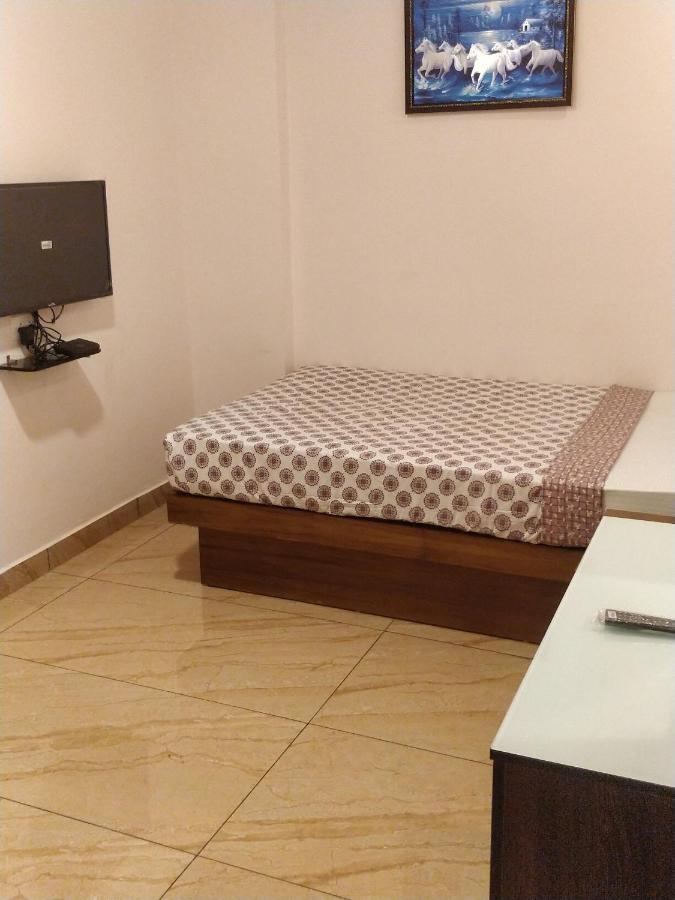 تريفِندرم Majestic Inn المظهر الخارجي الصورة