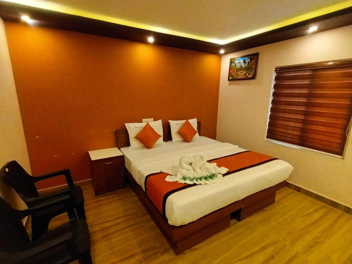 تريفِندرم Majestic Inn المظهر الخارجي الصورة
