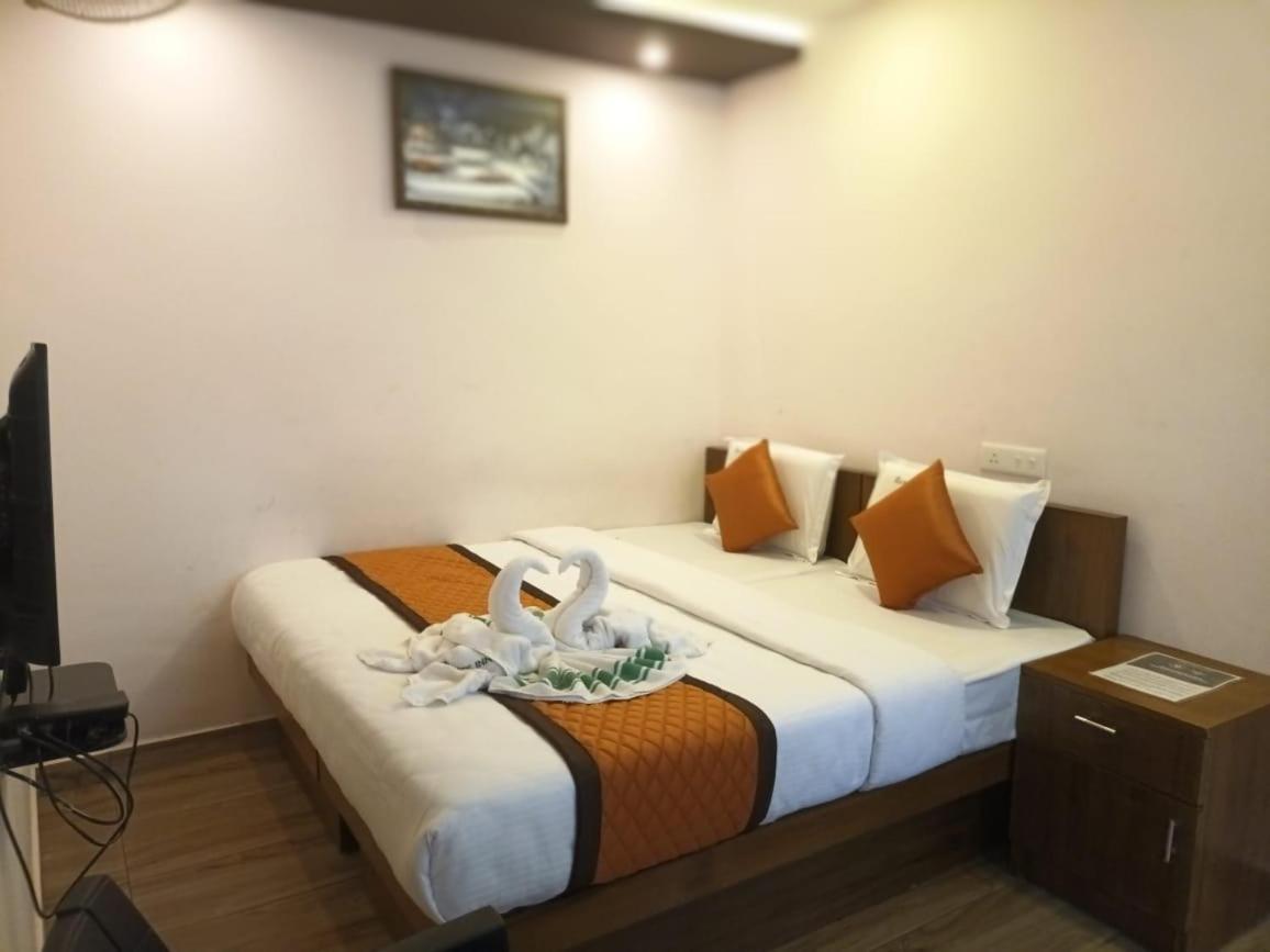 تريفِندرم Majestic Inn المظهر الخارجي الصورة
