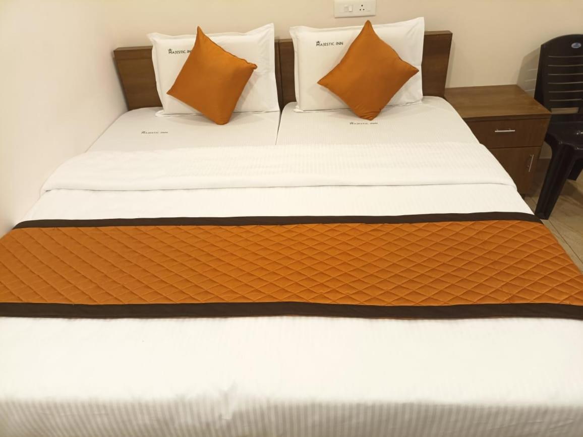 تريفِندرم Majestic Inn المظهر الخارجي الصورة