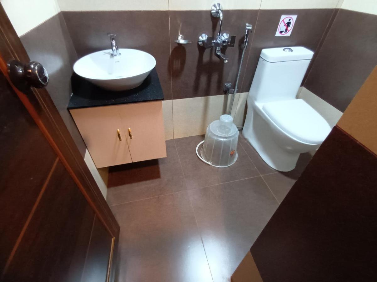 تريفِندرم Majestic Inn المظهر الخارجي الصورة
