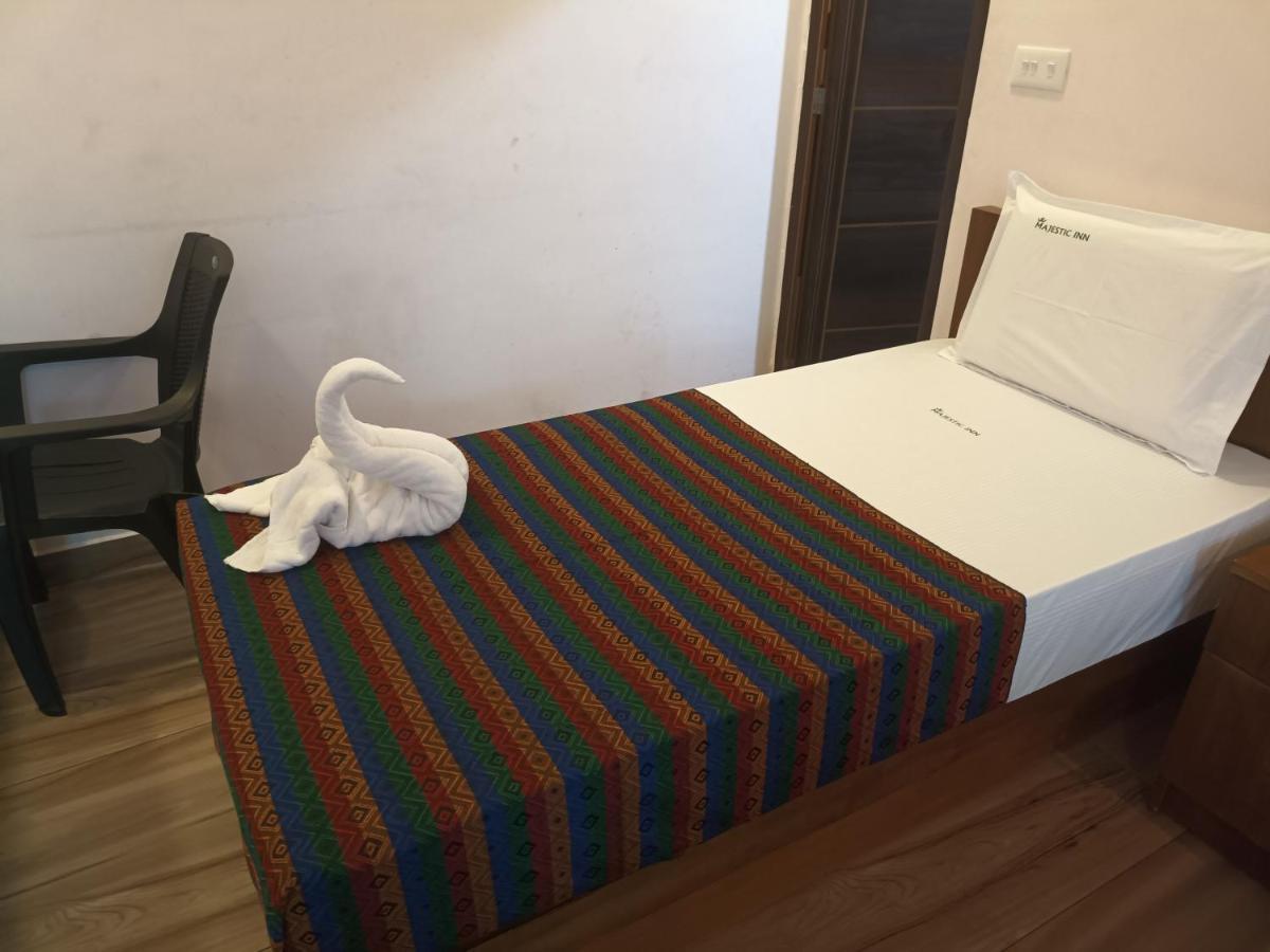 تريفِندرم Majestic Inn المظهر الخارجي الصورة
