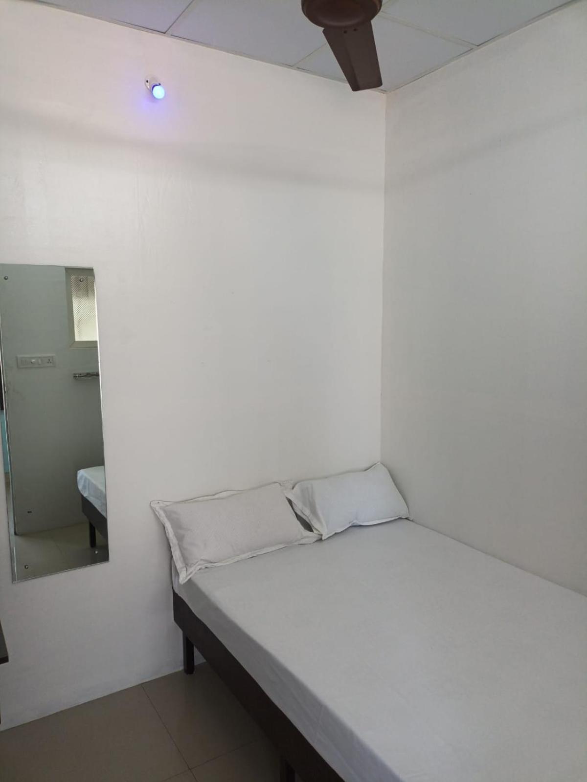 تريفِندرم Majestic Inn المظهر الخارجي الصورة