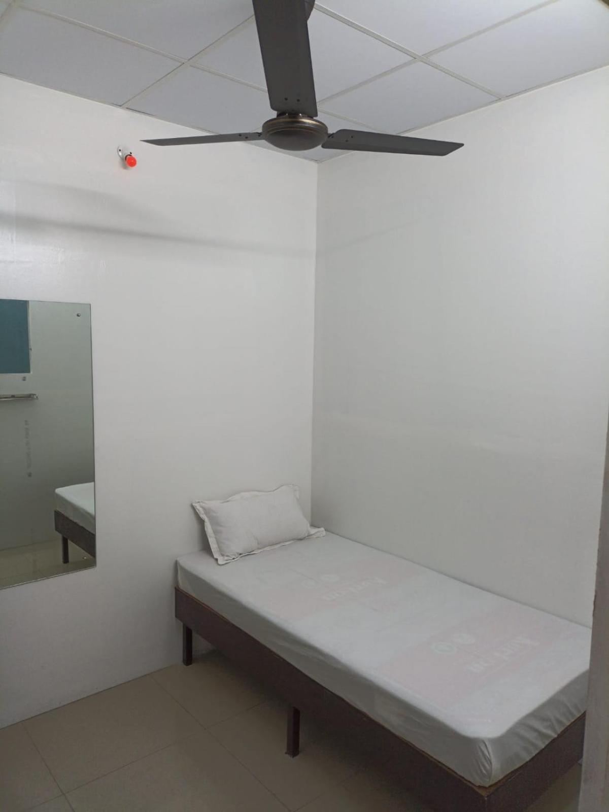 تريفِندرم Majestic Inn المظهر الخارجي الصورة